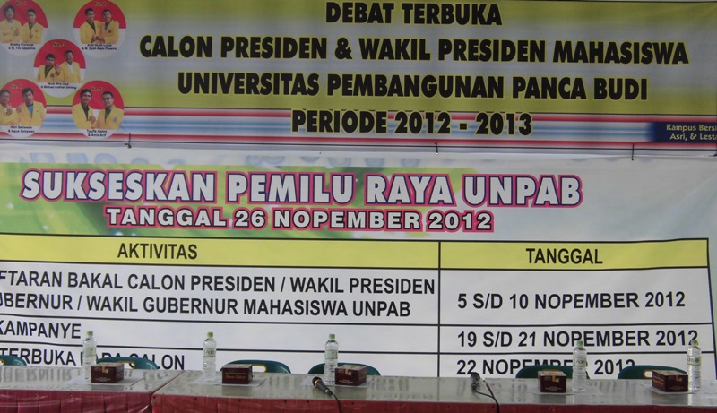debat-calon-presiden-dan-wakil-presiden-mahasiswa-bem-unpab-2012_19.jpg