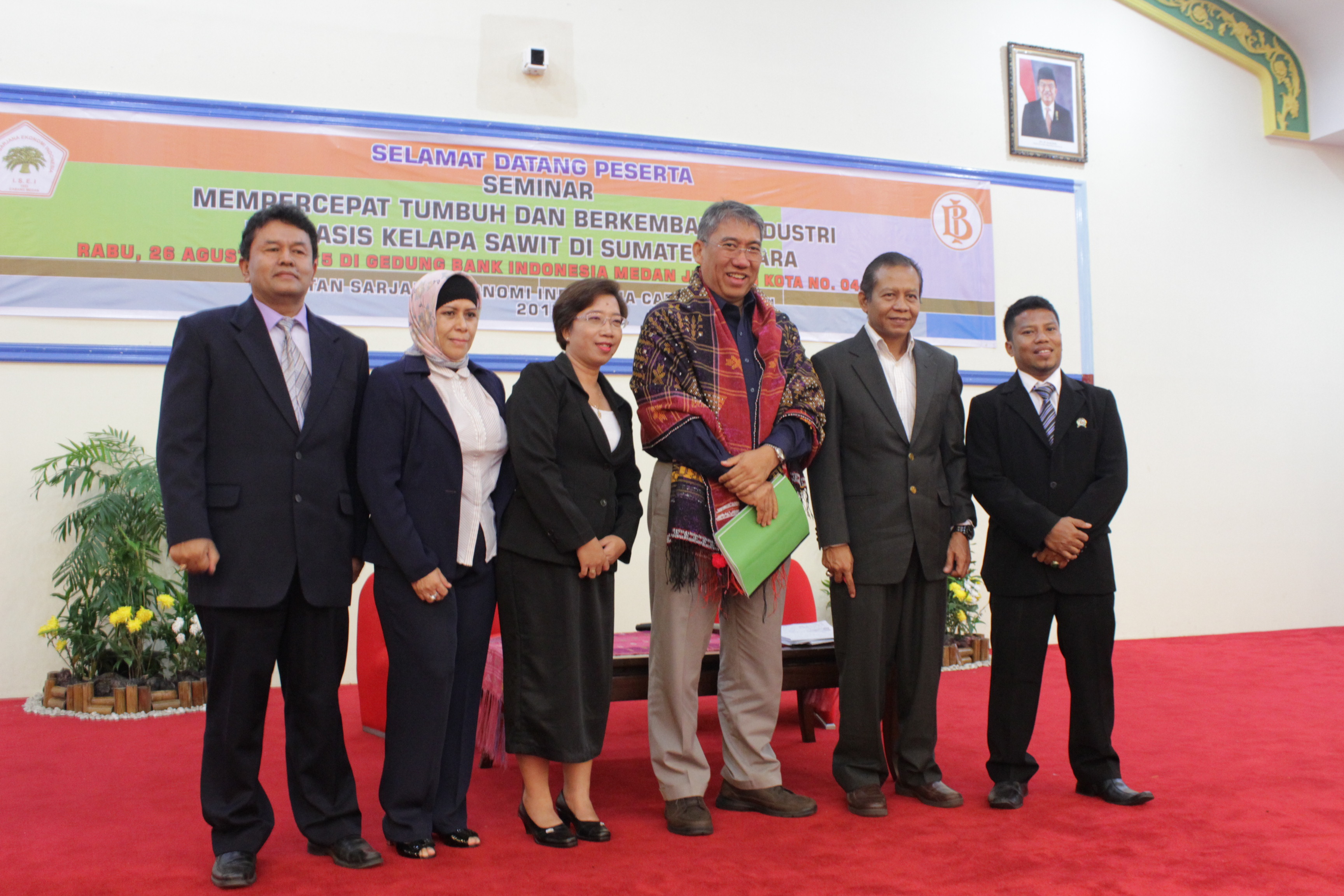 seminar-nasional-mempercepat-tumbuh-dan-berkembang-industri-berbasis-kelapa-sawit-di-sumatera-utara_12.jpg