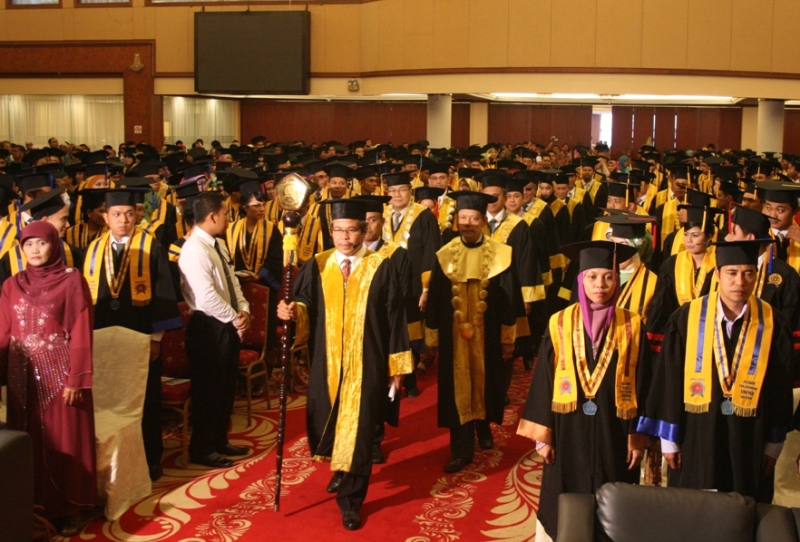 96wisuda-juli-2012.jpg