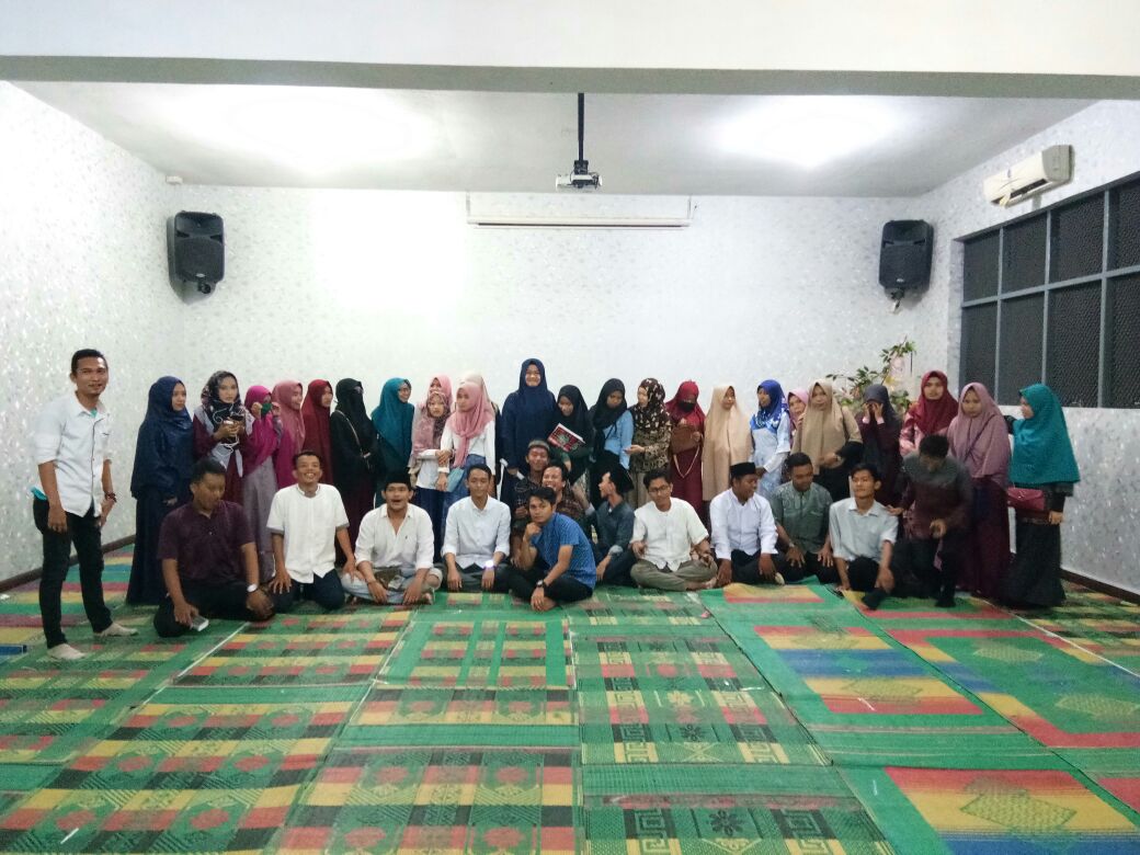 bukber-dan-curhat-dong-mahasiswai-faih-dengan-segenap-civitas-faih_33.jpg