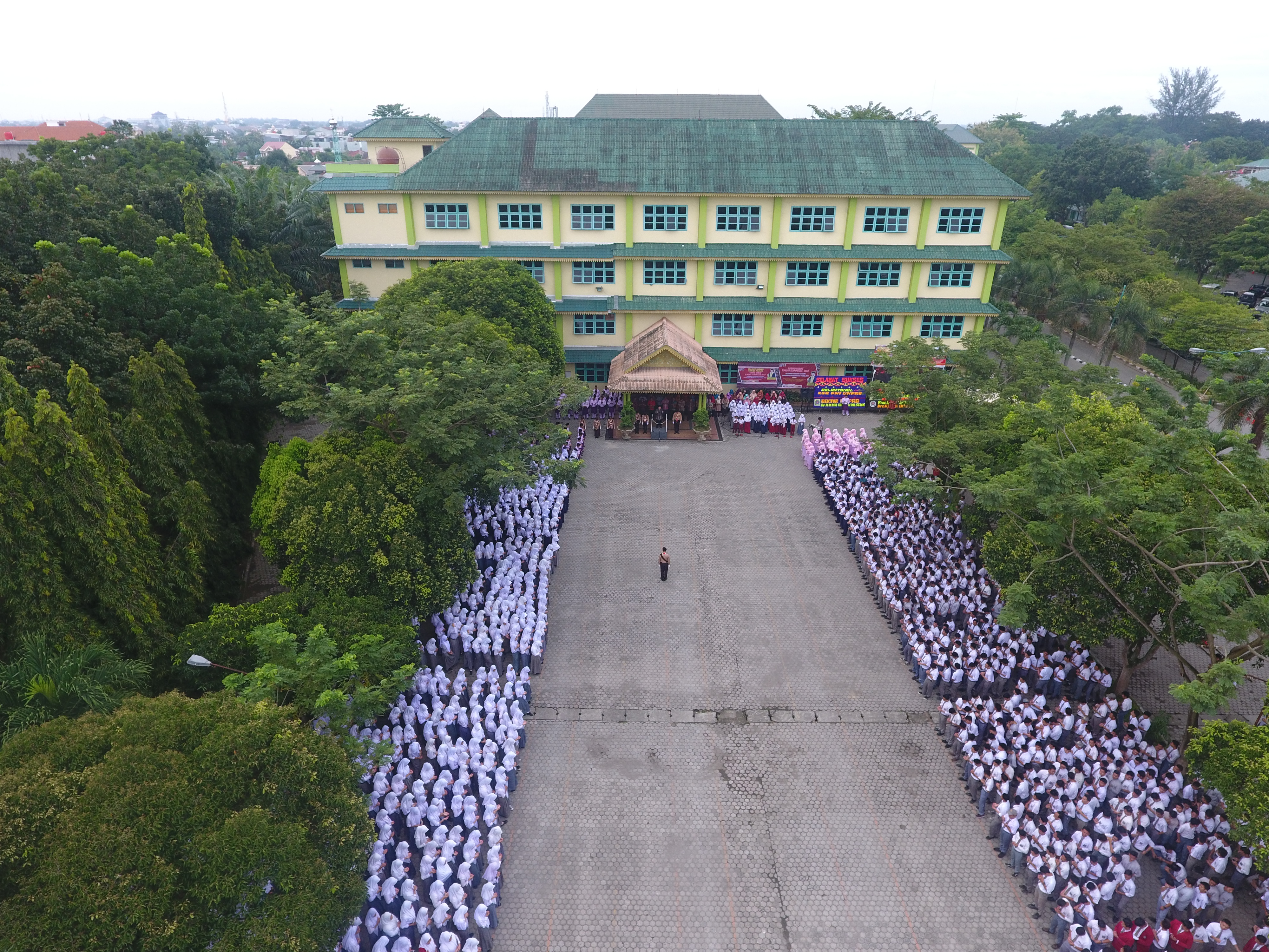 civitas-akademika-upacara-memperingati-hari-pahlawan-ke72_52.jpg