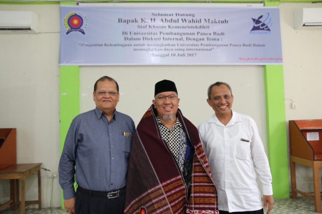 diskusi-bersama-staf-khusus-menristekdikti-kh-abdul-wahid-maktub_75.jpg
