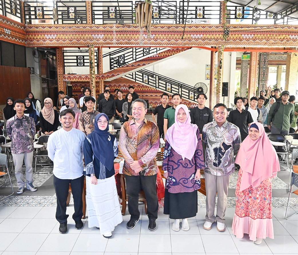 diskusi-ilmiah-pogram-studi-arsitektur-konsep-dasar-arsitektur-islam-vs-arsitektur-islami-dalam-perancangan-1750472947_65.jpg