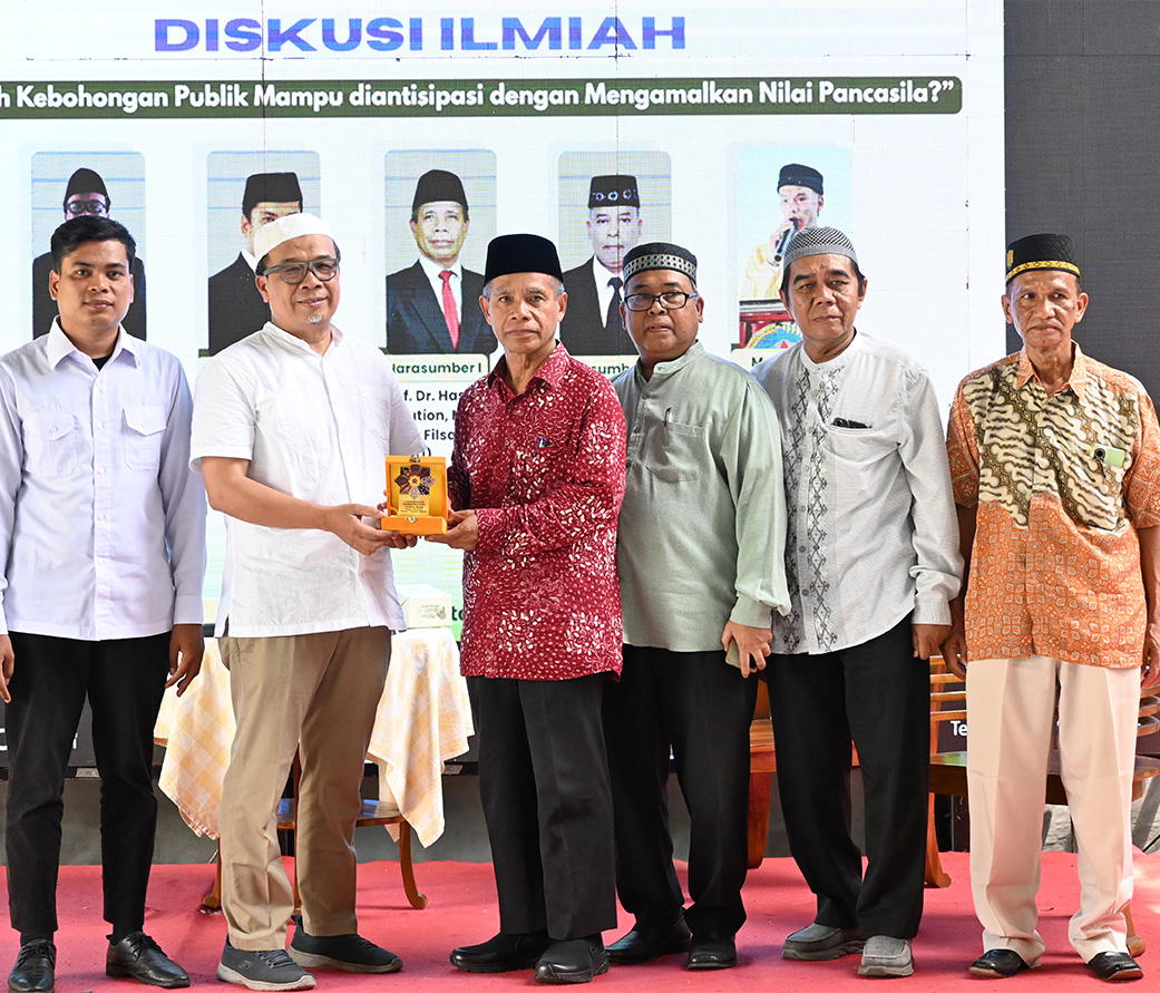 diskusi-ilmiahbenarkah-kebohongan-publik-mampu-diantisipasi-dengan-mengenalkan-nilai-pancasila-1750841317_79.jpg
