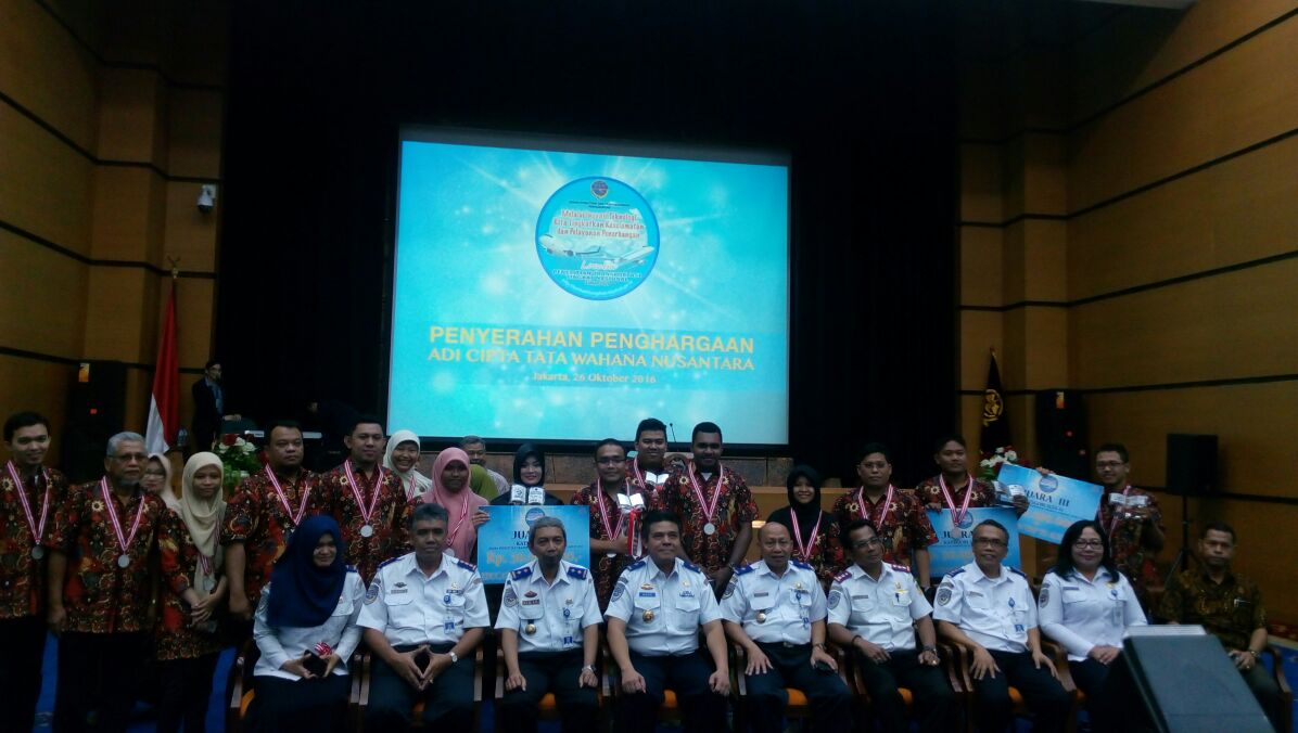 dosen-unpab-ibu-t-henny-arumi--mendapat-peringkat-ii-dalam-kegiatan-penelitian-transportasi-tinggkat-nasional-tahun-2016_50.jpg