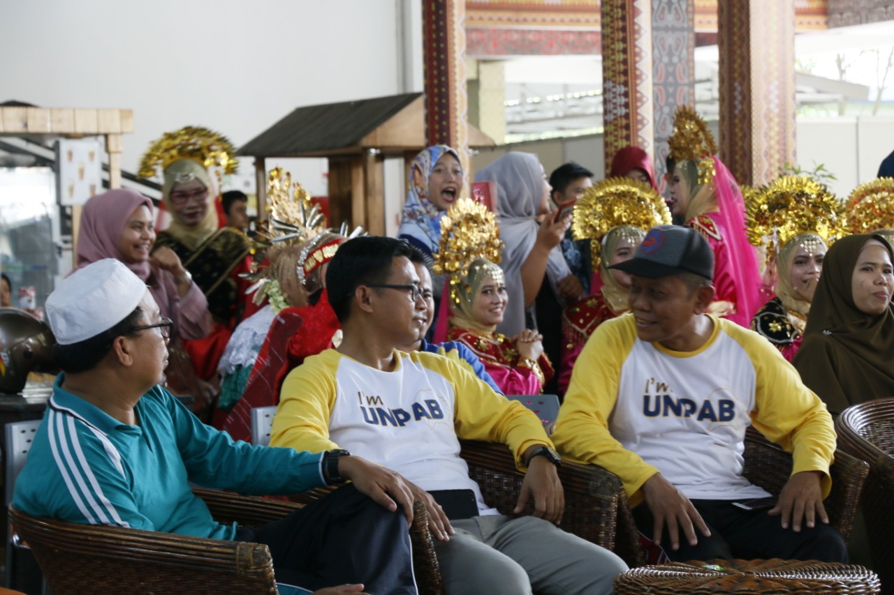 festival-tari-prodi-piaud-unpab-serta-bazar--pameran-prodi-dan-ukm-warnai-peringatan-milad-ke58-unpab_35.jpg