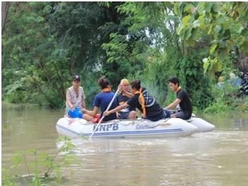 komapal-unpab--dan-gabungan-mahasiswa-unpab-membuka-posko-relawan-banjir-deli-serdang-dan-langkat_61.jpg