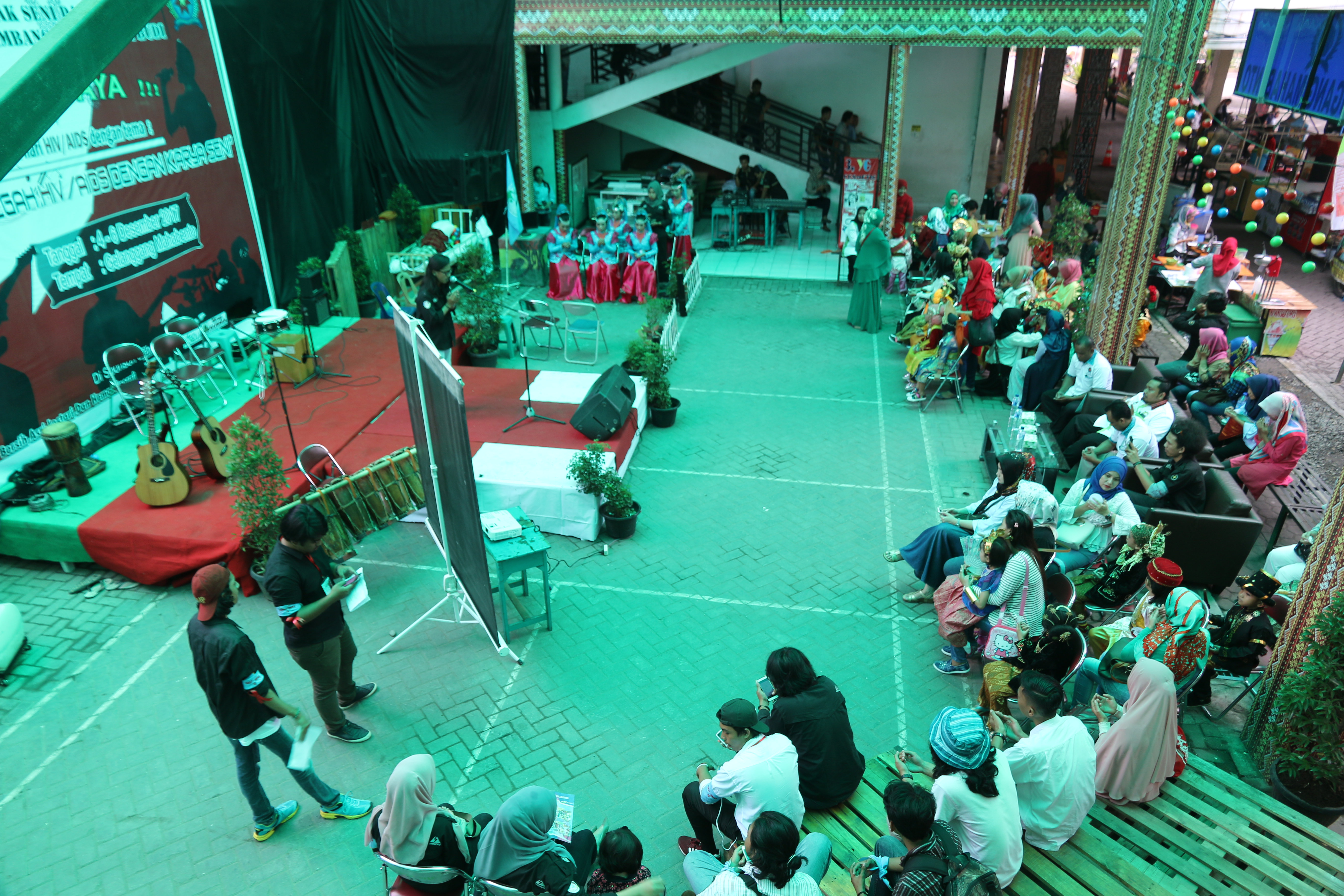 kuas-unpab-peringati-hivaids-dengan-pentas-seni_72.jpg