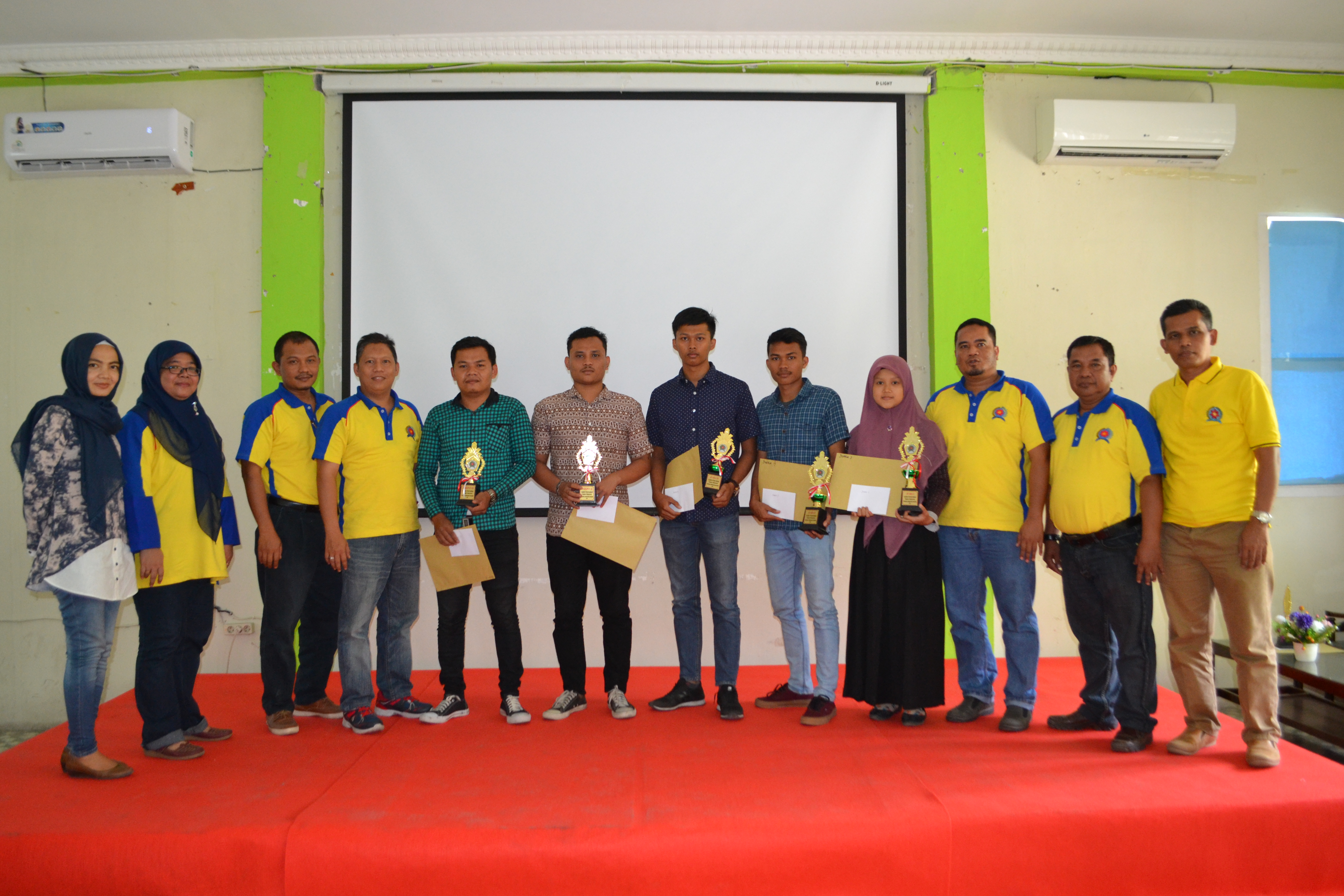 lagi-yudha-moningka-menjadi-juara-lomba-karya-tulis-mahasiswa-unpab_90.jpg