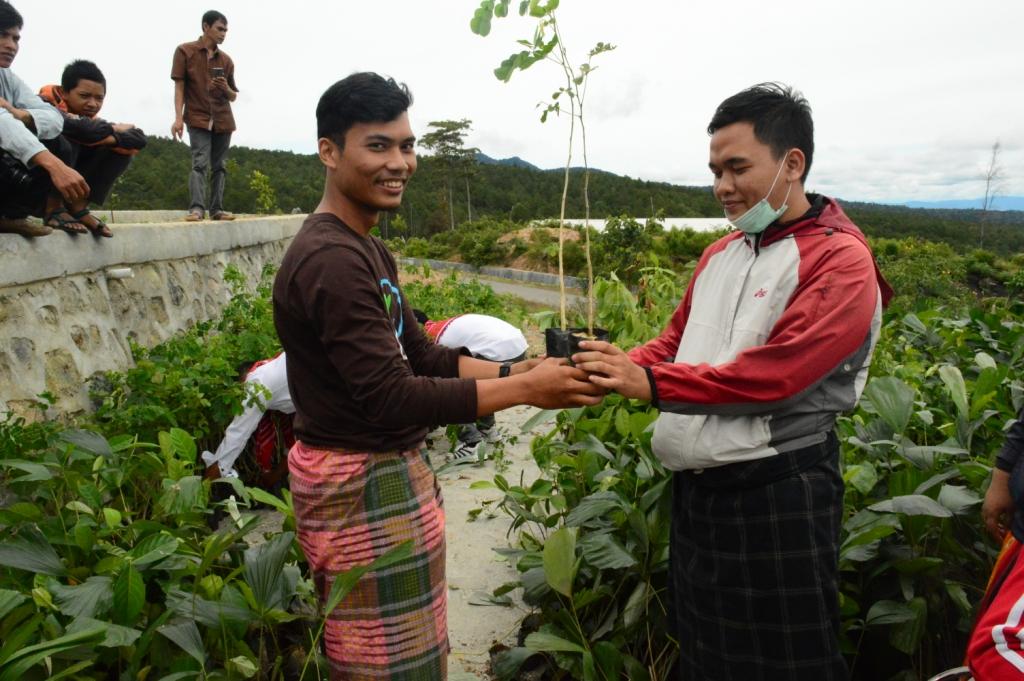 mahasiswa-unpab-ikut-berpartisipasi-dalam-kegiatan-menanam-5000-bibit-pohon_67.jpg