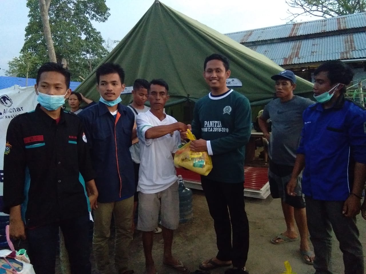 mahasiswa-unpab-ikut-dalam-relawan-gempa-dan-tsunami-di-palu_81.jpg