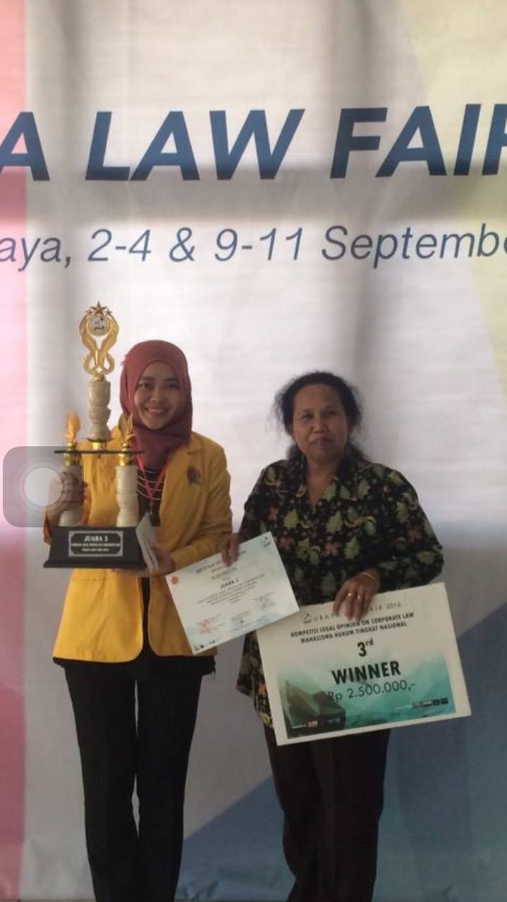 mahasiswa-unpab-mendapat-juara-3-dalam-kegiatan-ubaya-law-fair-2016_28.jpg