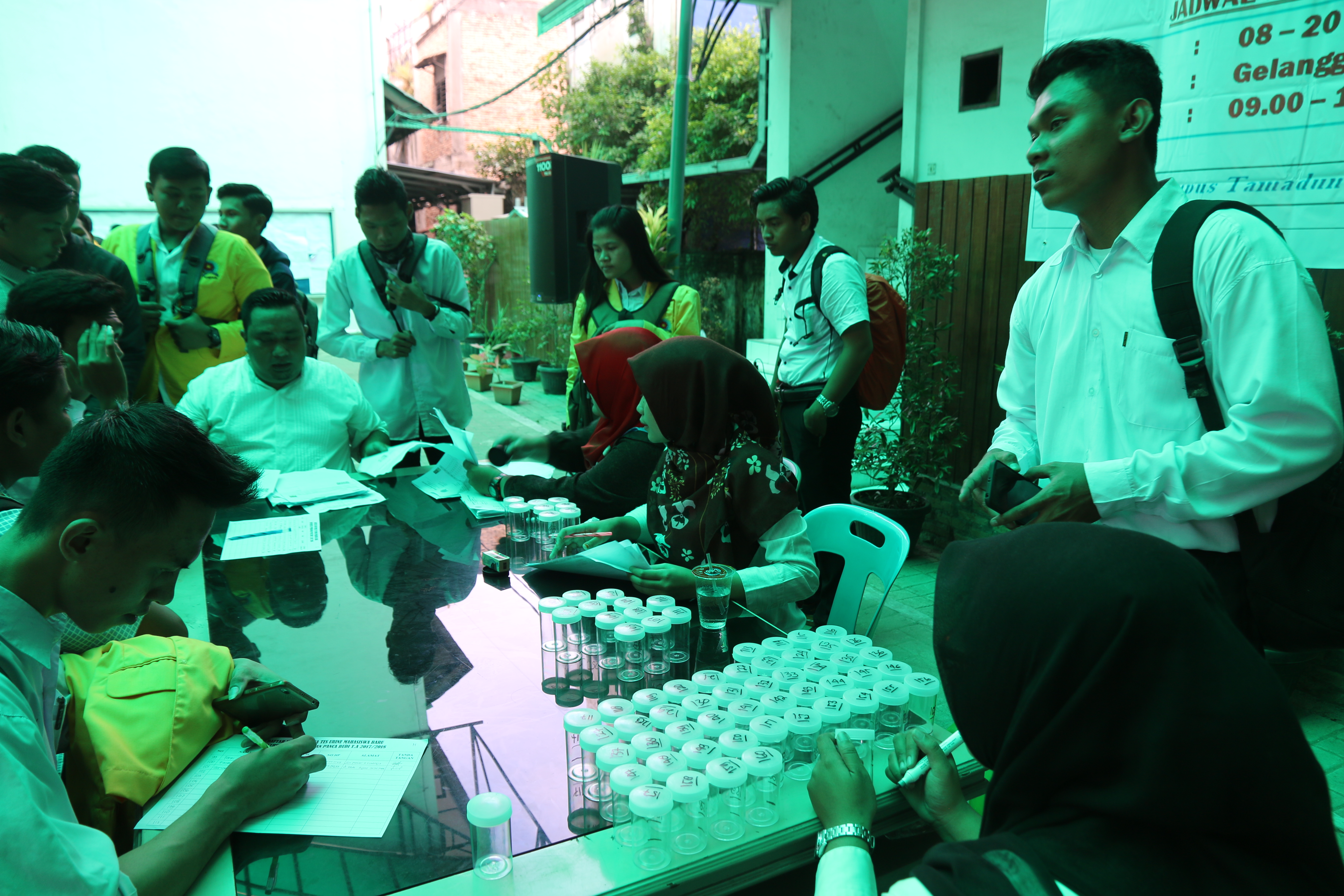 pegawai-dan-4000-mahasiswa-unpab-mengikuti-test-urin_67.jpg