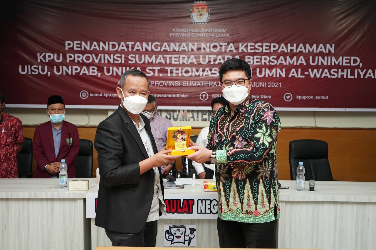 penandatanganan-nota-kesepahaman-kpu-provinsi-sumatera-utara-bersama-universitas-pembangunan-panca-budi_36.jpg