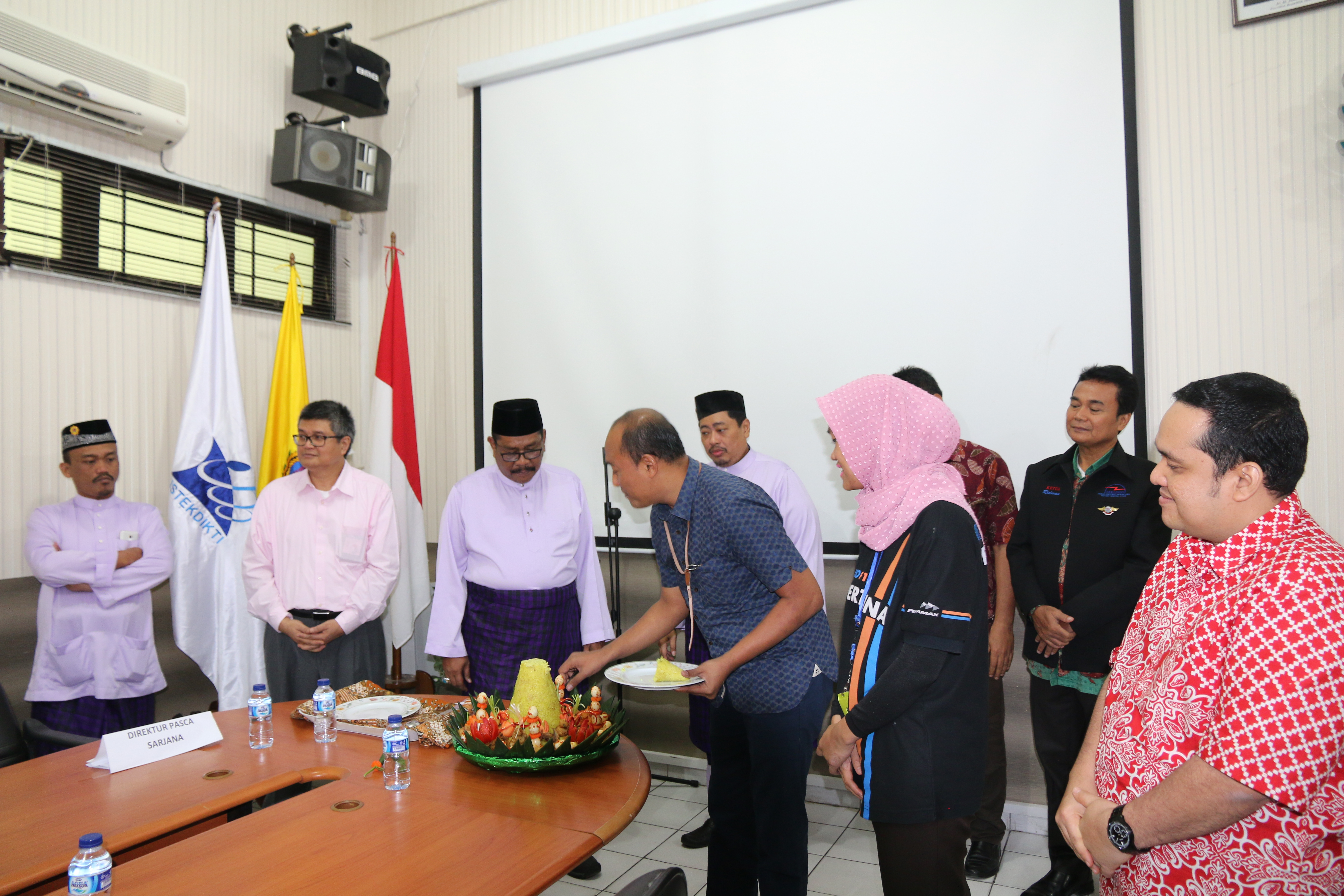 peresmian-lab-baru-prodi-teknik-elektro-unpab-program-csr-pt-pertamina-persero_56.jpg