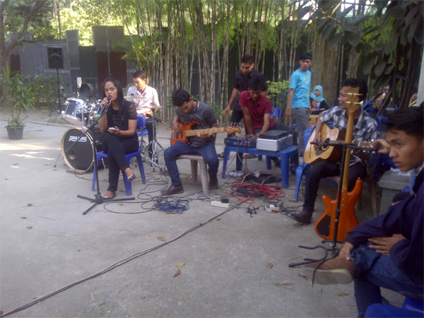 pro-kontra-kelhiaran-wr-supratman-dan-pensi-kuast_98.jpg
