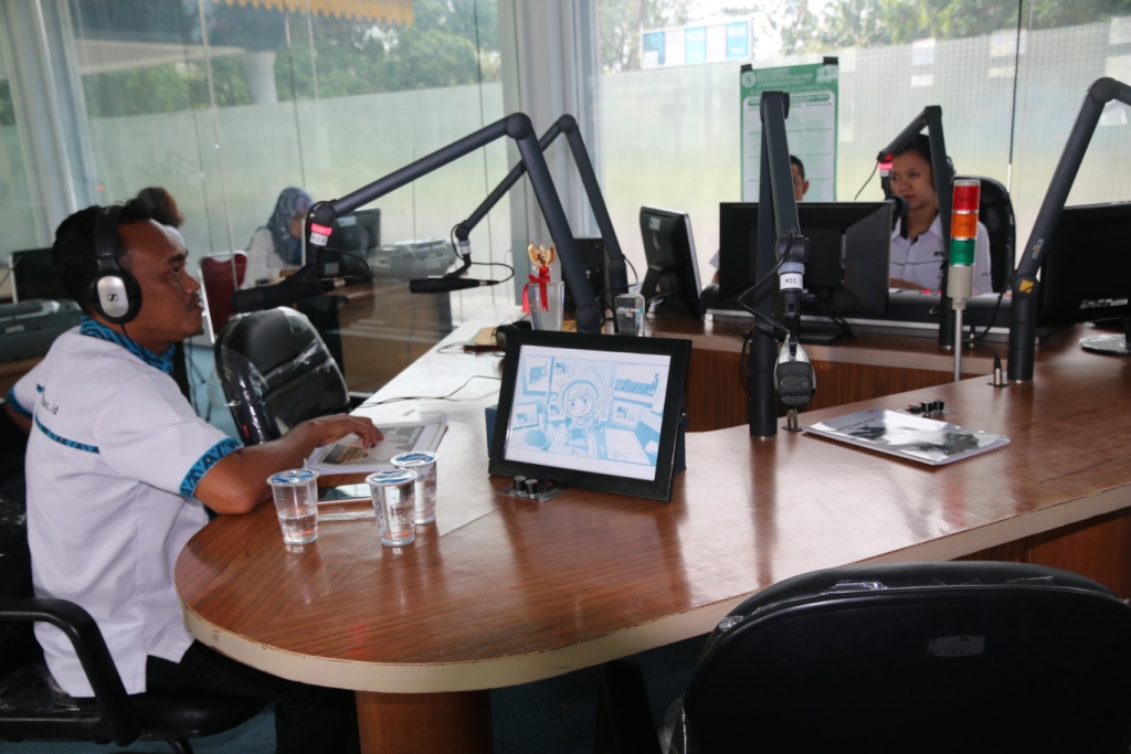 rektor-iii-unpab-menjadi-pembicara-di-radio-rri_98.jpg