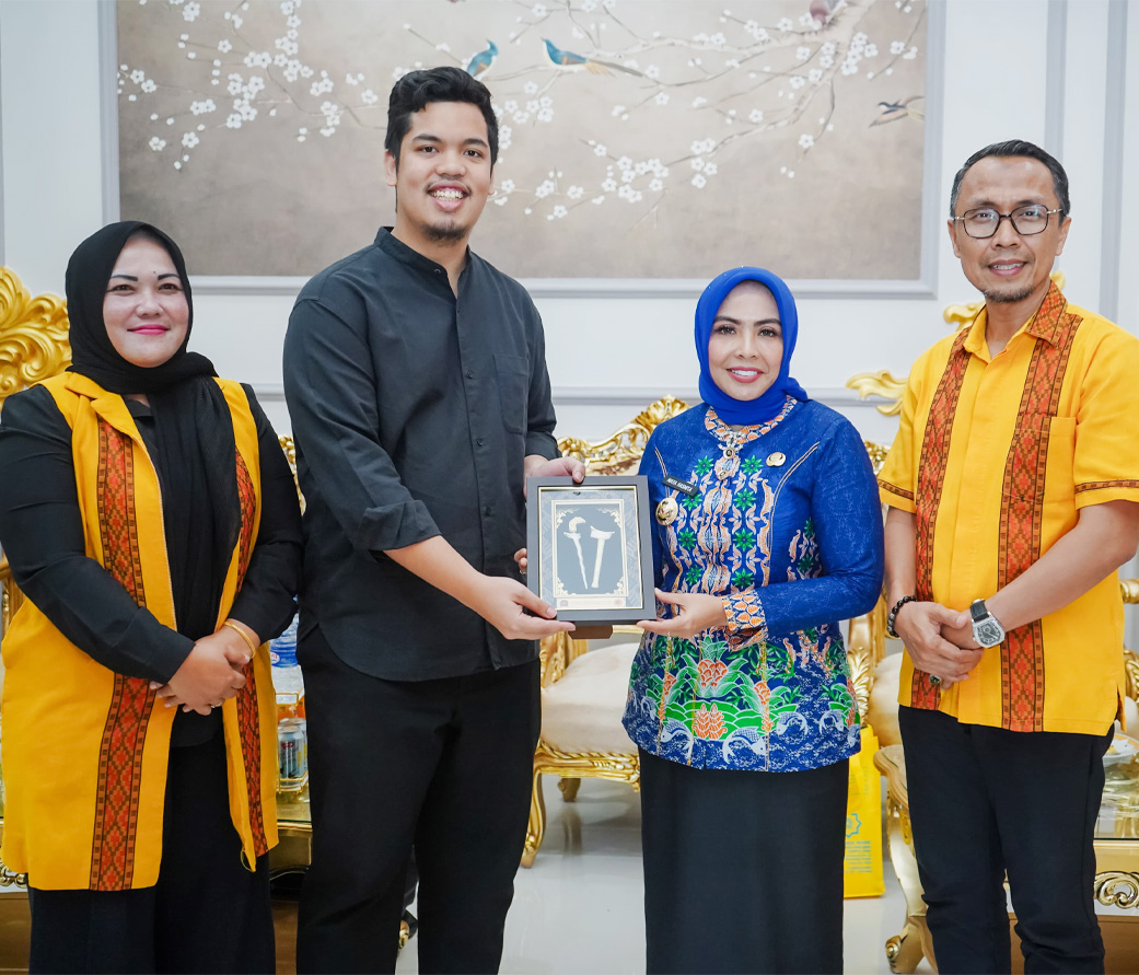 rektor-unpab-medan-lakukan-kunjungan-kehormatan-ke-pemkab-labuhanbatu-bahas-sinergi-strategis-untuk-pembangunan-daerah-1749779657_31.jpg