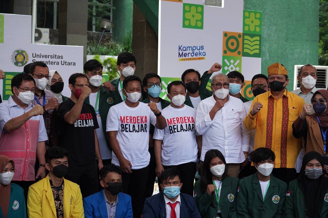 rektor-unpab-menghadiri--acara-dialog-interaktif-bersama-menteri-pendidikan-kebudayaan-riset-dan-teknologi-republik-indonesia_94.jpg
