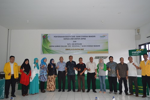 seminar-dan-penyerahan-booth-dari-bank-syariah-mandiri-kepada-ukm-center-unpab_57.jpg