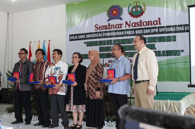 seminar-nasional-fakultas-pertanian-dengan-guruguru-besar-dari-berbagai-universitas-_73.jpg