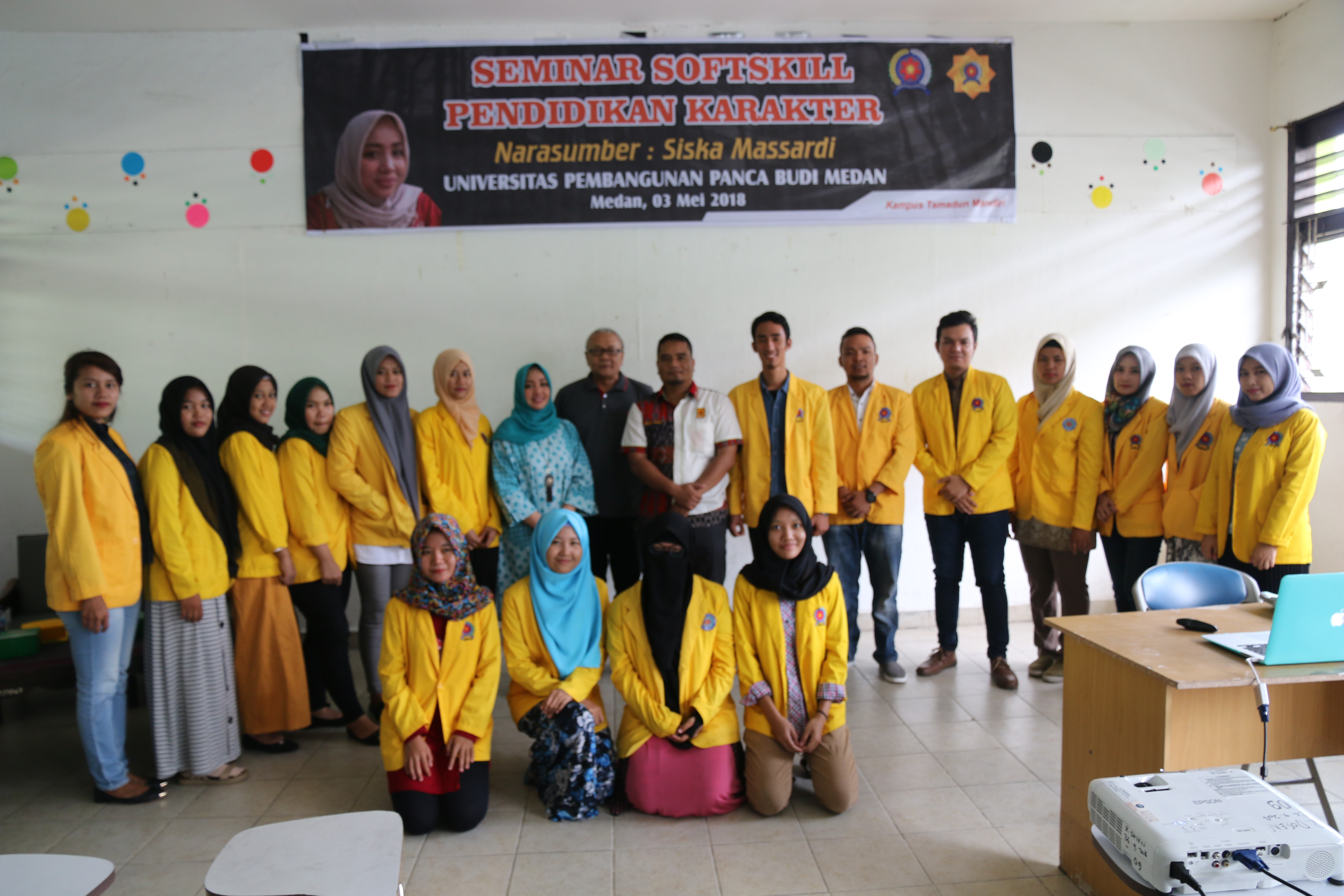 seminar-softskill-unpab-hadirkan-siska-massardi_47.jpg