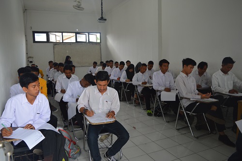 suasana-uas-mahasiswa-unpab-2015_70.jpg
