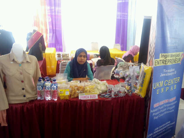 ukm-center-unpab-ikut-kegiatan-pameran-promosi-dan-pasar-produk-umkm-sumut-2015_90.jpg