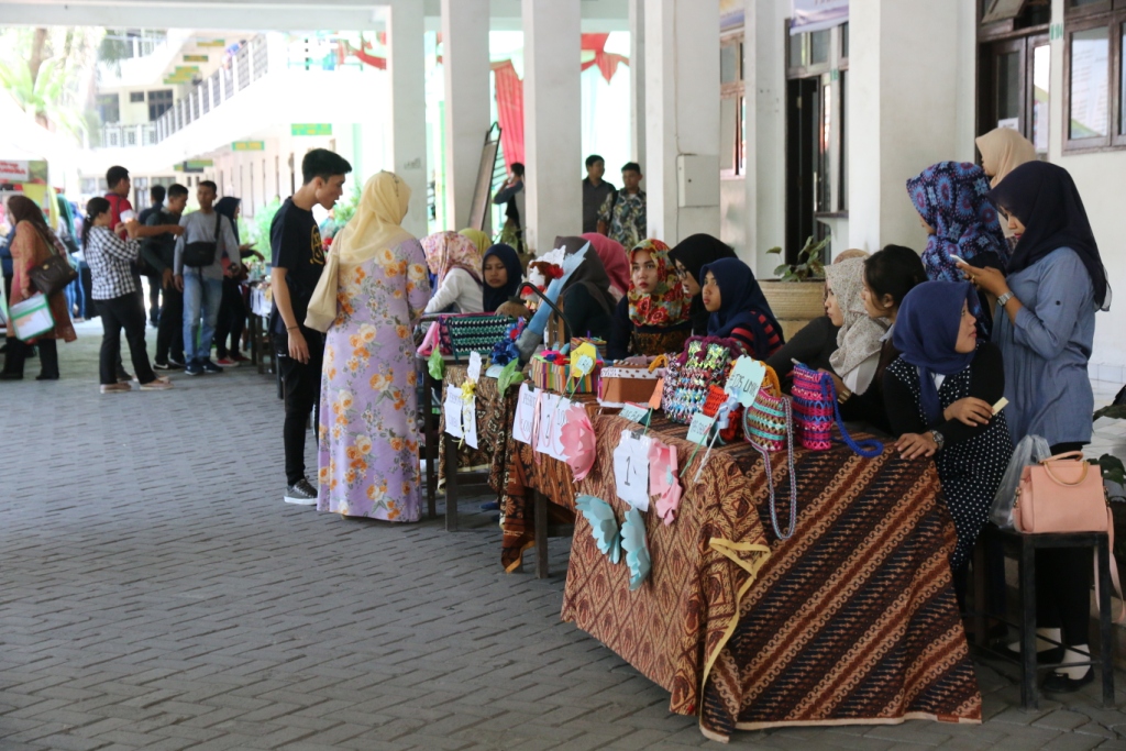 ukm-center-unpab-peringati-harkitnas-dengan-tema-expo-kewirausahaan-mahasiswa-sumut-2017_65.jpg