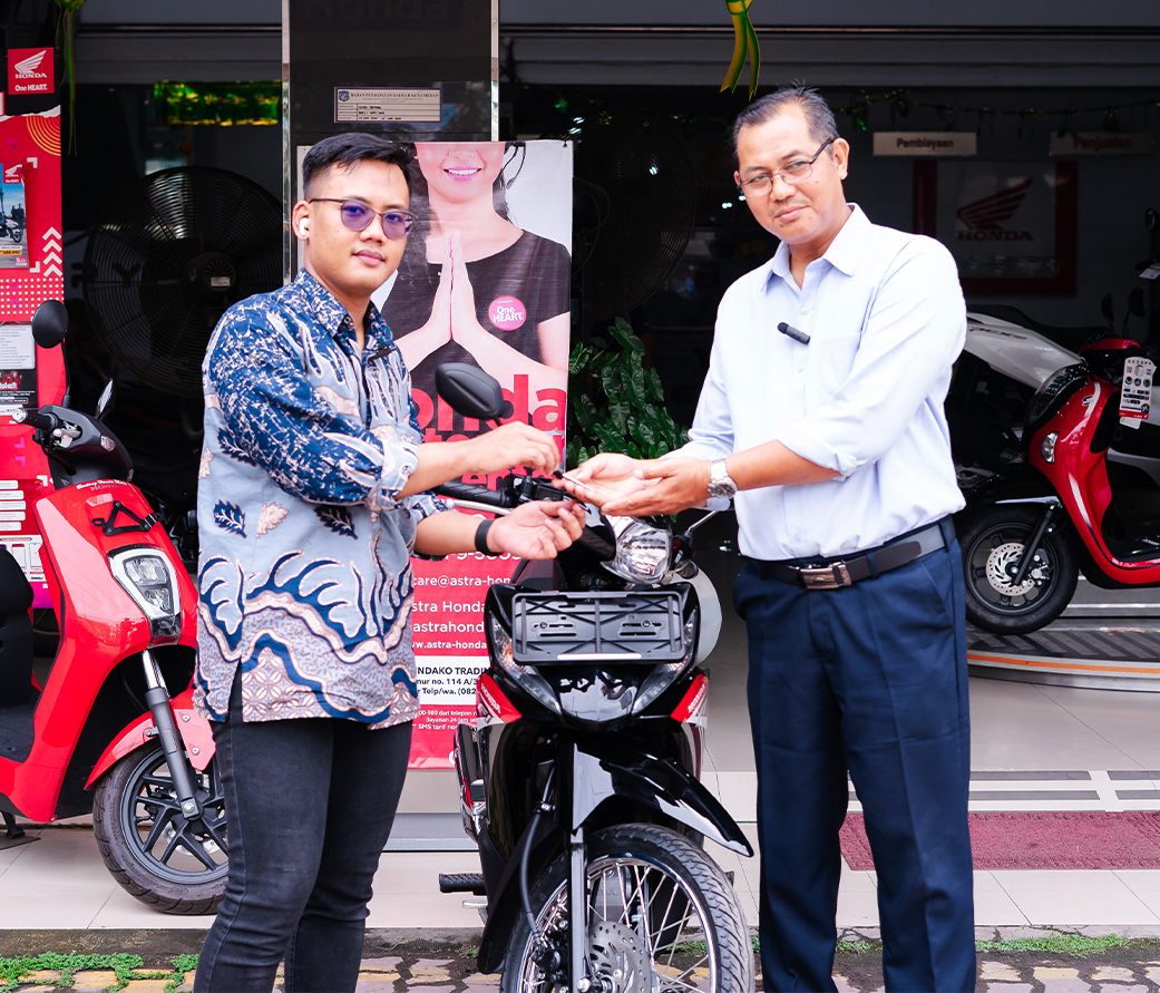 unpab-berikan-penghargaan-sepeda-motor-pada-acara-gathering--syukuran-akreditasi-unggul-1746616638_38.jpg
