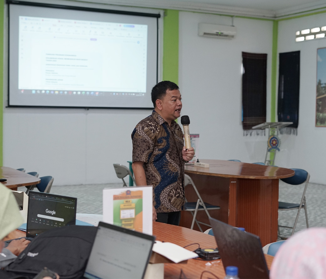 unpab-gelar-pelatihan-proposal-dan-penelitian-pengabdian-hibah-internasional-bersama-assoc-prof-abror-se-phd-1749433408_1.jpg