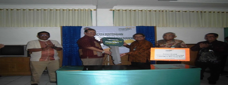 unpab-terima-bantuan-bus-dari-bank-syariah-mandiri--_19.jpg