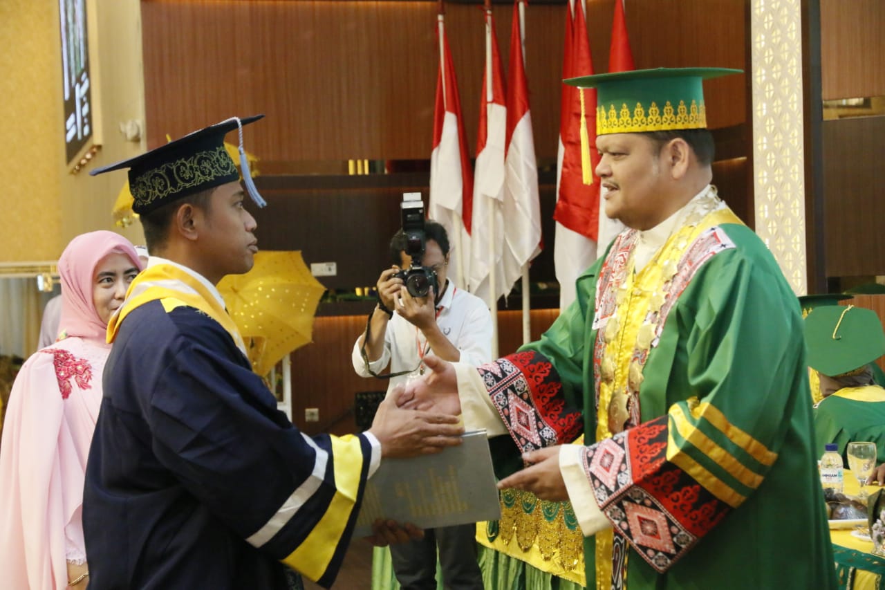 wisuda-unpab-ke-63--etnis-melayu-hingga-momen-haru_65.jpg